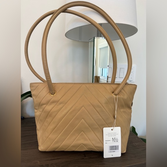 Sold Final clearance Vintage Chanel tote bag Chevron quilted - Picture 5 of 16